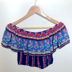 Crop top, off shoulder